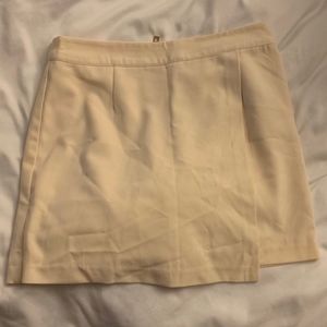 EXCLUSIVE F21 ASYMMETRICAL CREAM SKORT